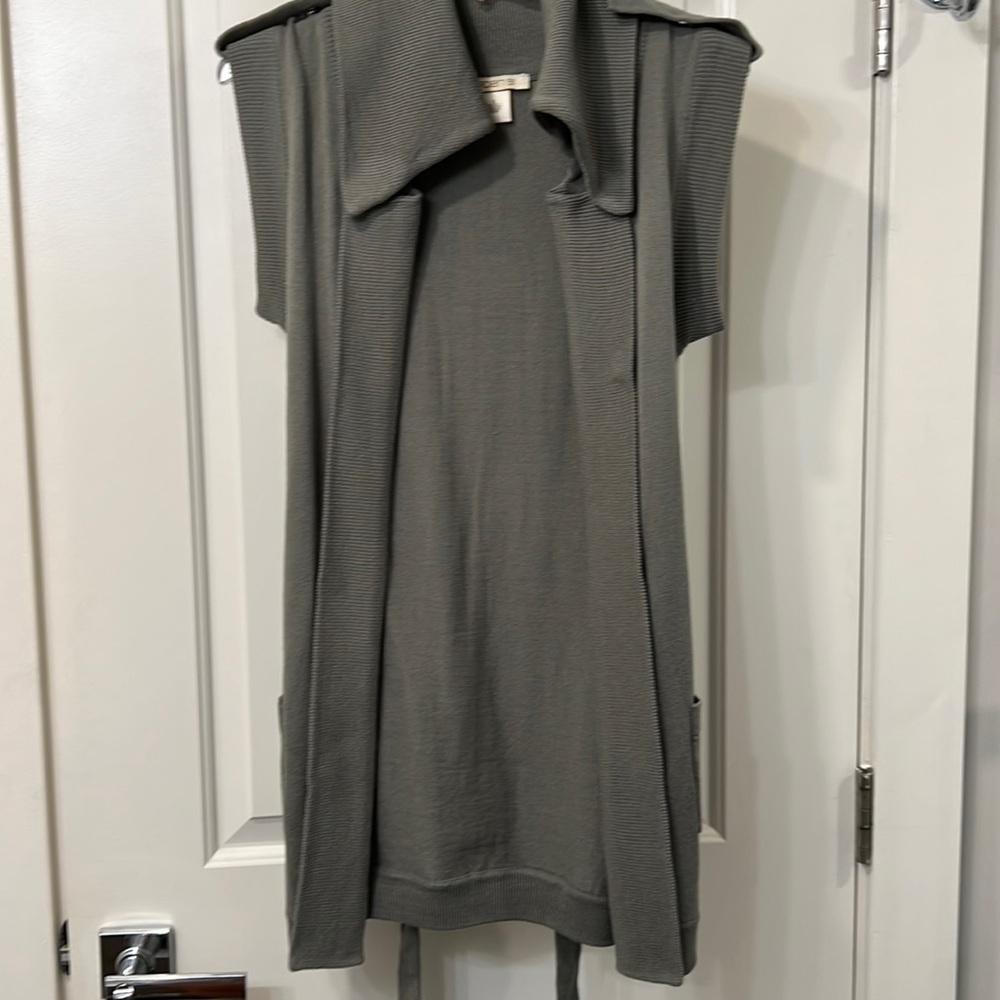 Sweater vest with snap details, pockets blouse-like back